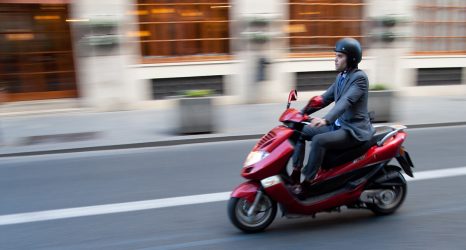 Foto de moto em velocidade